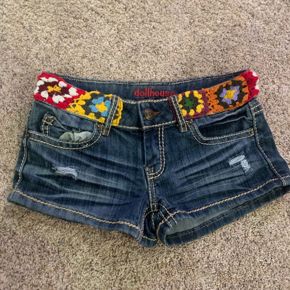 Short Knitted Flower Belt Jean Shorts